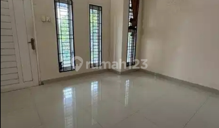 House / 2 1/2 Story Villa with Rooftop Ready to Occupy in Medan Denai