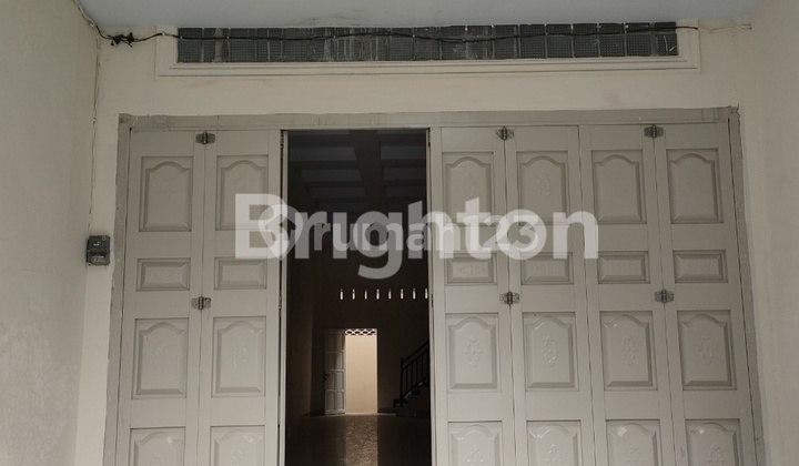 New 3 1/2 Story Shop-House by the Road, Ready to Occupy in Medan Area 2