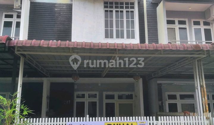 Rumah 2 1/2 Tingkat (Roof Top), Siap Huni di Sei Sikambing, Medan Sunggal. Rumah 2 1/2 Tingkat (Roof Top), Siap Huni di Sei Sikambing, Medan Sunggal.