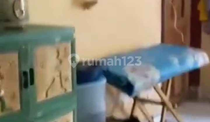 Old One-Story House in Sidorame Barat 1, Medan Perjuangan Old One-Story House in Sidorame Barat 1, Medan Perjuangan