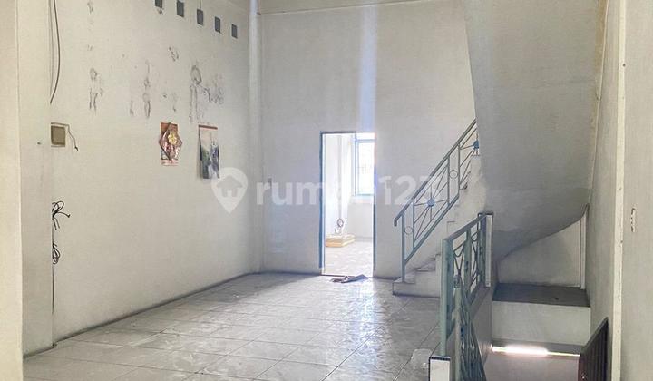 Ruko 3 1/2 Tingkat Siap Huni di Jalan Besar di Pasar Baru, Medan Kota