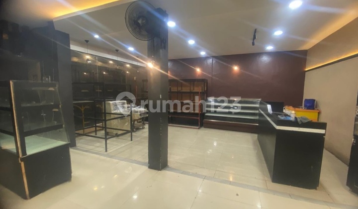 3 Ruko Gandeng, 2 Lantai di Pinggir Jalan Besar di Aur, Medan Maimun 3 Ruko Gandeng, 2 Lantai di Pinggir Jalan Besar di Aur, Medan Maimun