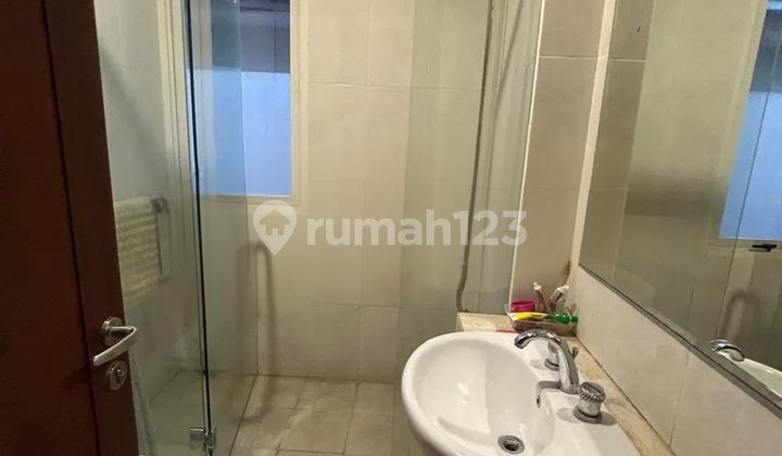 Dijual Rumah Mewah Graha Family Strategis Siap Huni 2