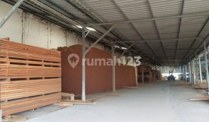 Warehouse for Sale on Mayjend Sungkono, Ready to Use Warehouse for Sale on Mayjend Sungkono, Ready to Use