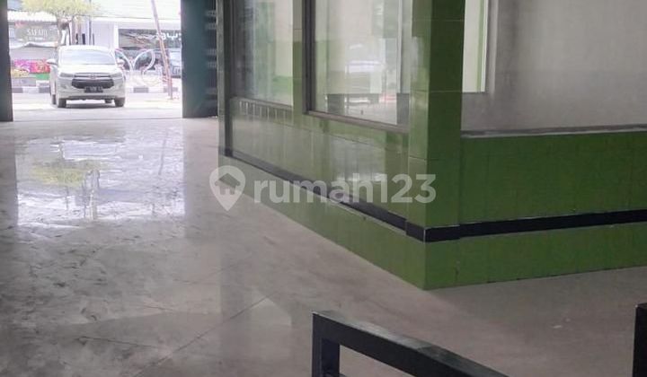 Commercial Building for Sale in Kebomas Gresik, Strategic Location, Ready to Occupy 2
