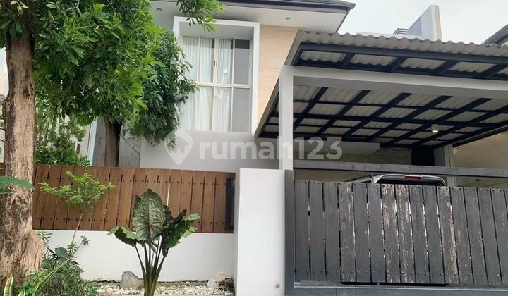 Dijual Rumah Mewah Graha Family Strategis Siap Huni