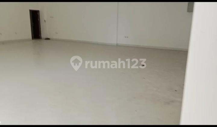 For Rent: 3-Unit Row Shop, Mandatory 3-Year Lease Required 2