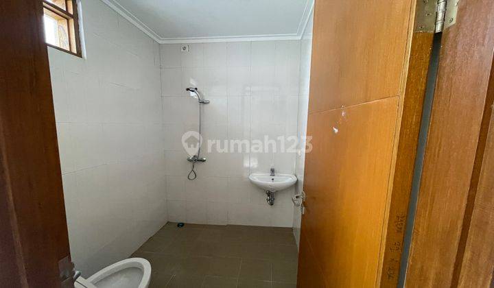 kamar mandi di jual rumah dekat sentraduta