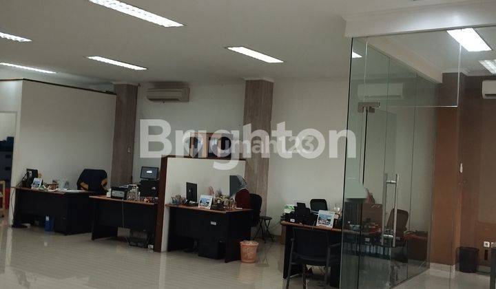 BANGUNAN 3 LANTAI COCOK UNTUK KANTOR DAN TEMPAT TINGGAL 2