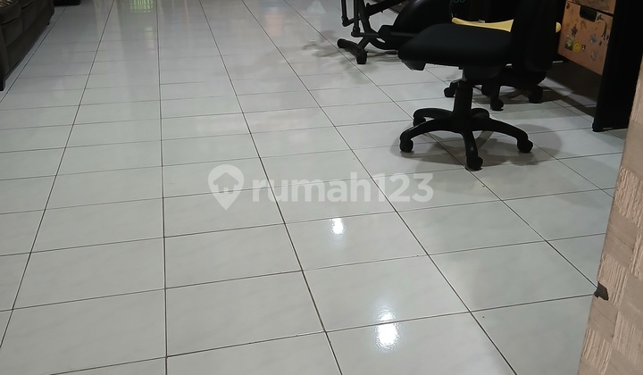 For Sale: House in Kembang Agung Puri Indah, Requires Minimal Renovation, at Block F8 No. 3, Jalan Kembangan Agung 3, Puri Indah Housing, Jl. Kembang Agung III Block F8 No. 3, Kembangan Selatan, Kembangan, West Jakarta City, DKI Jakarta, Indonesia, 11610, Puri 2