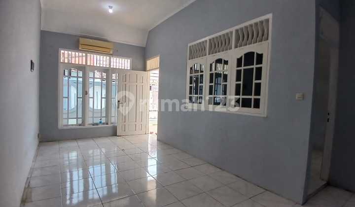Quick Sale: 7m Wide House in Customs Complex Near Kelapa Gading, Only 1 Billion. 2