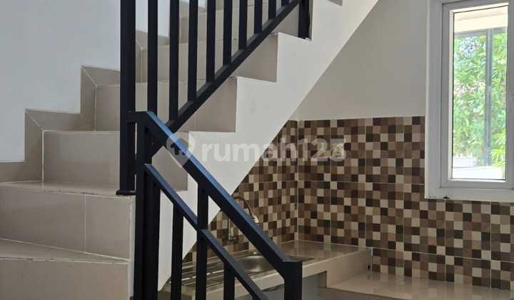 Quick Sale New Minimalist Gading Griya House 6 Wide Front Position Neat Garden Ready to Occupy 2