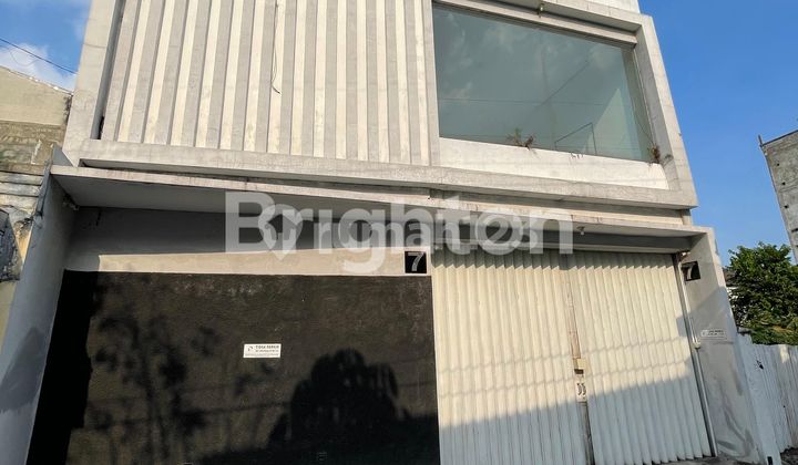 RUMAH MEWAH STRATEGIS TENGAH KOTA SOLO 1