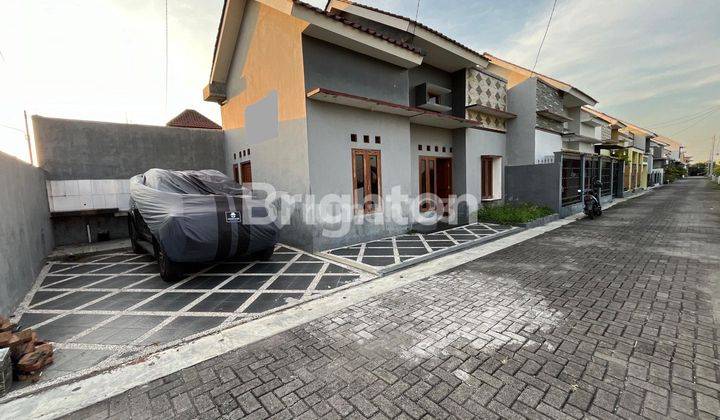 RUMAH CLUSTER 1 LANTAI STRATEGIS DEKAT TUGU DAN LUWES KARTASURA 1