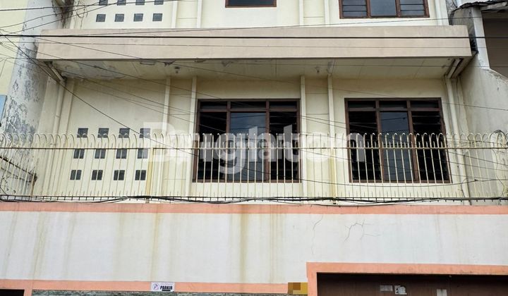 RUMAH STRATEGIS TENGAH KOTA PUSAT PERDAGANGAN KOTA SOLO