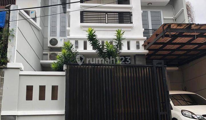 Rumah Siap Huni di Kebayoran Lama Dekat Permata Hijau 1