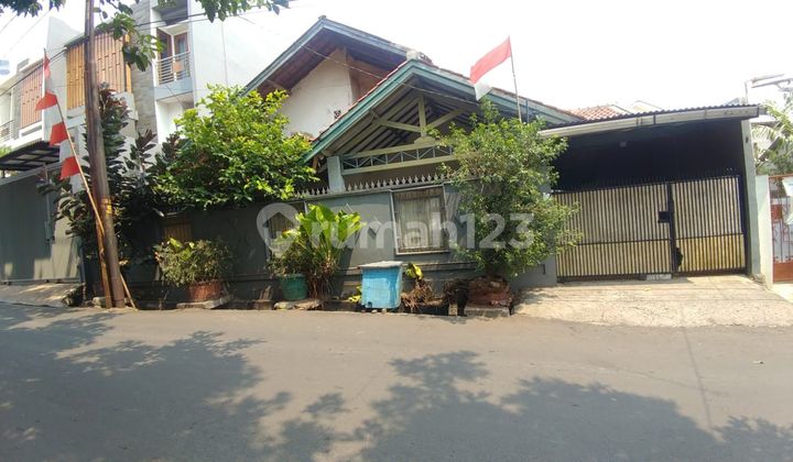 Rumah Hunian di Kawasan Rawa Simprug, Jakarta Selatan