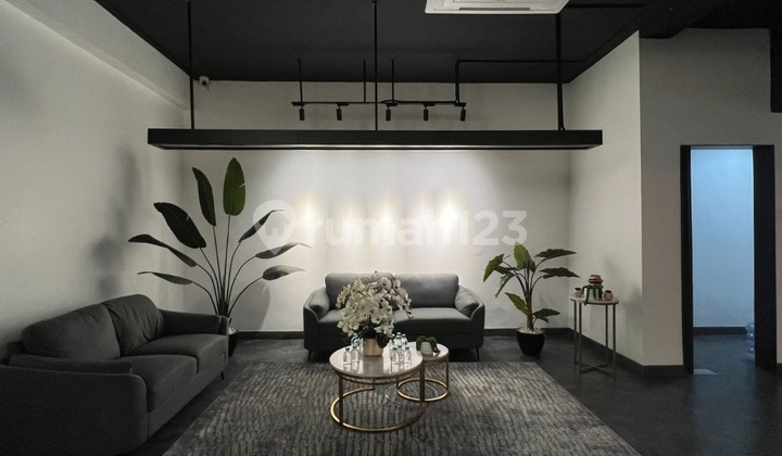 Disewakan Rumah cocok buat kantor dan tempat usaha area kebayoran baru jakarta selatan 2