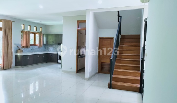 Disewakan Rumah Modern 2 Lantai Area Kemang