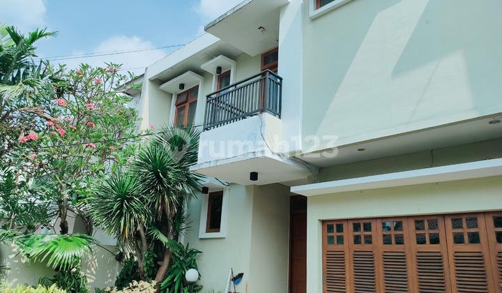 Disewakan Rumah Modern 2 Lantai Area Kemang 2