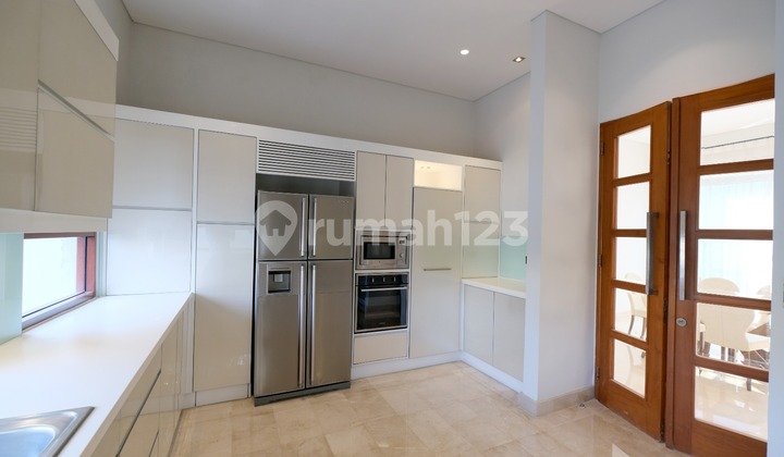 Disewakan Rumah Modern Siap Huni Area Kemang 1