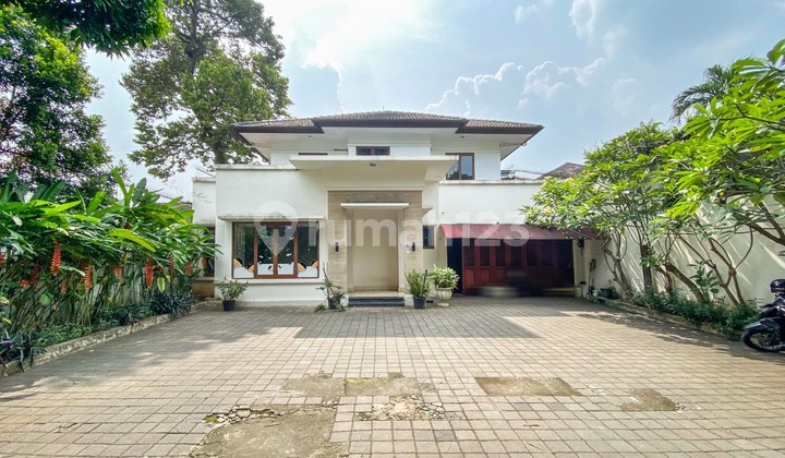 For Rent Ready-to-occupy house in Kebayoran Baru, South Jakarta