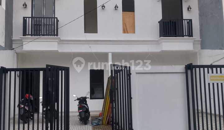 Disewakan Rumah Brand New Classic di Kayu Putih Jakarta Timur Disewakan Rumah Brand New Classic di Kayu Putih Jakarta Timur