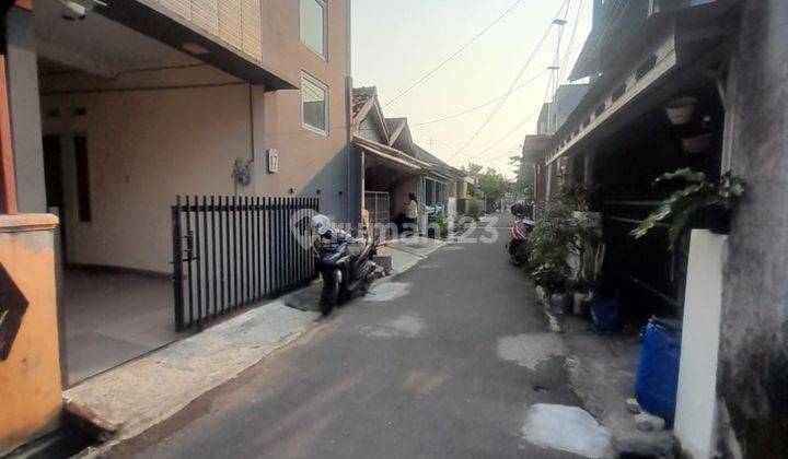 tampak depan dijual rumah dalam 