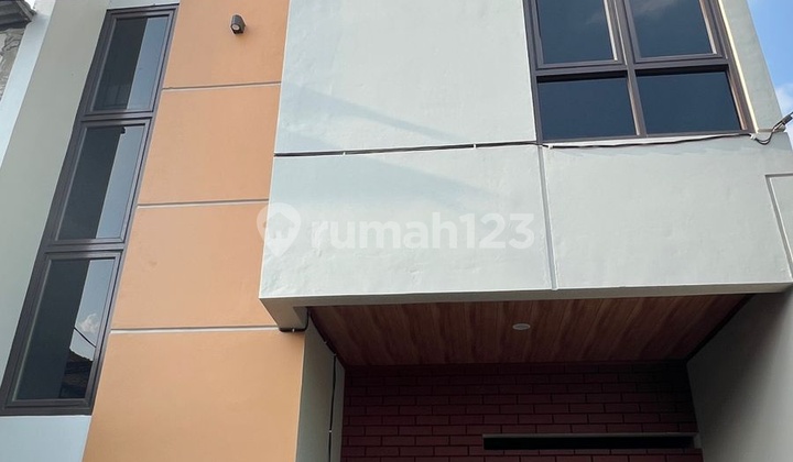 For Sale New House Indent Motor Access in Utan Kayu, East Jakarta 1