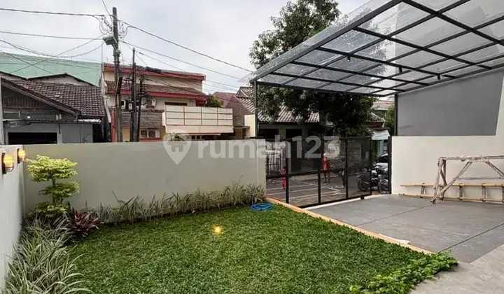 Dijual Rumah Baru 3 Lantai Semi Furnished di Duren Sawit Jakarta 2