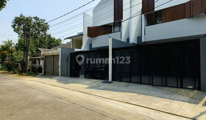 Rumah Baru Dalam Komplek Design Modern  Di Duren Sawit Jakarta Timur  2