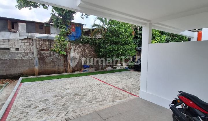 New Ready-to-Occupy House for Sale in Cempaka Putih, East Jakarta 2