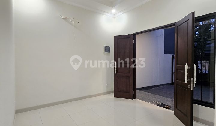 Rumah Baru Classic Modern Non Komplek Di Duren Sawit Jakarta  2