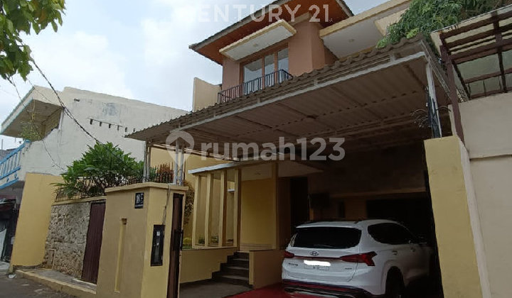 Rumah Kemang 2,5 Lantai Kondisi Sangat Baik dan Terawat 1