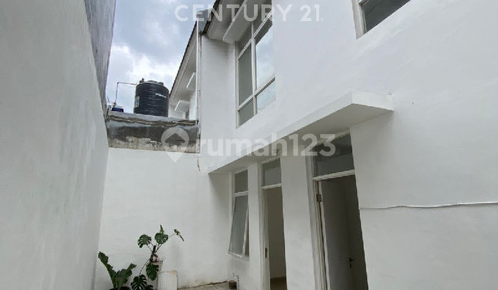 Rumah 2 Lantai Strategis Dekat Bintaro Plaza 2