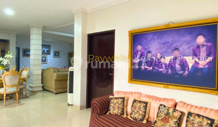 DIJUAL : Rumah Mewah Klasik-Mediterania di Cilandak selangkah dari Mall CITOS 2