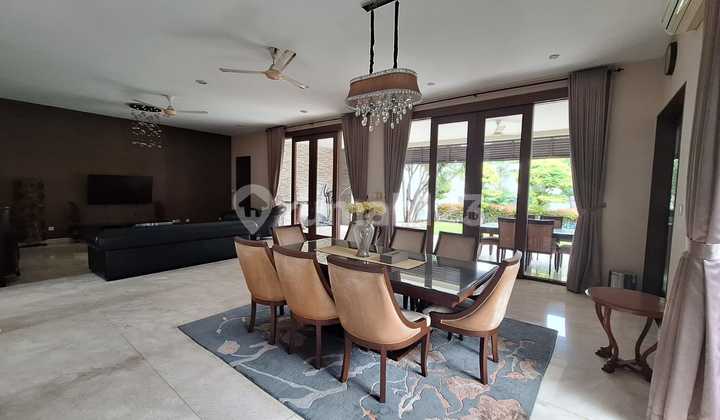 Rumah Mewah Dijual di Ampera Jakarta Selatan - LT 888 M², Swimming Pool & Taman Luas