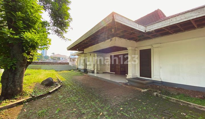 Rumah Vintage untuk Renovasi di Zona Komersial- Hanya 1 KM ke Kemang Village 1