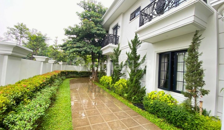 Mewah & Langka! Rumah Hoek Depan Taman - Pondok Indah, SHM