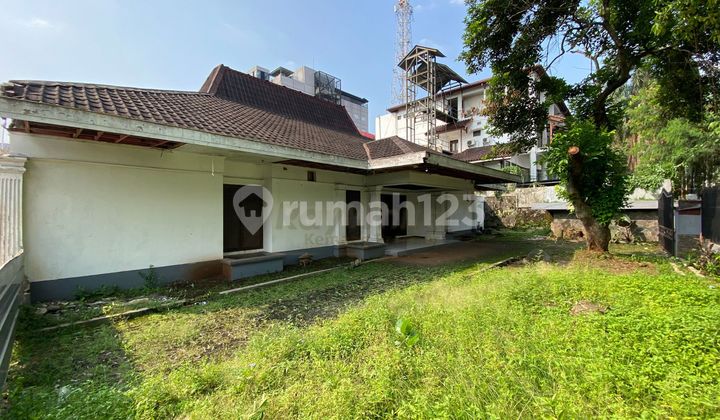 Rumah Vintage untuk Renovasi di Zona Komersial- Hanya 1 KM ke Kemang Village