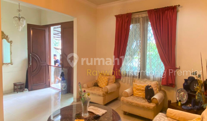 House for Sale in Gandaria Kebayoran Baru - 1.5 km to MRT Blok M and 850 meters to Gandaria City Mall 2