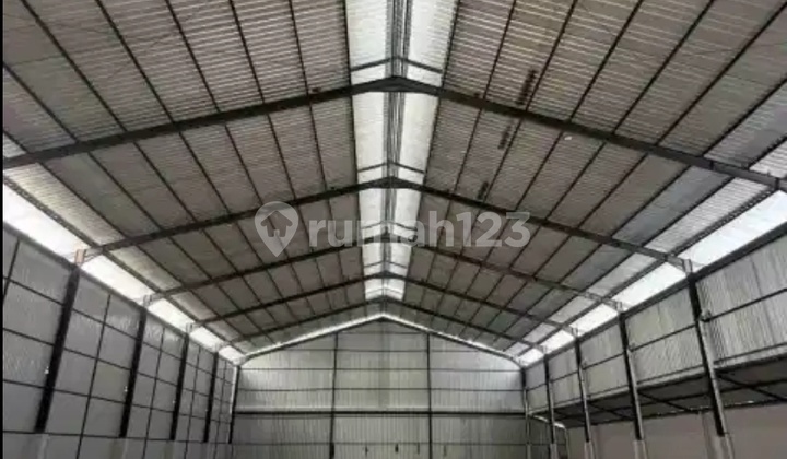 Gudang Pinggir Tol Kebon Jeruk Bangunan Baru Siap Pakai