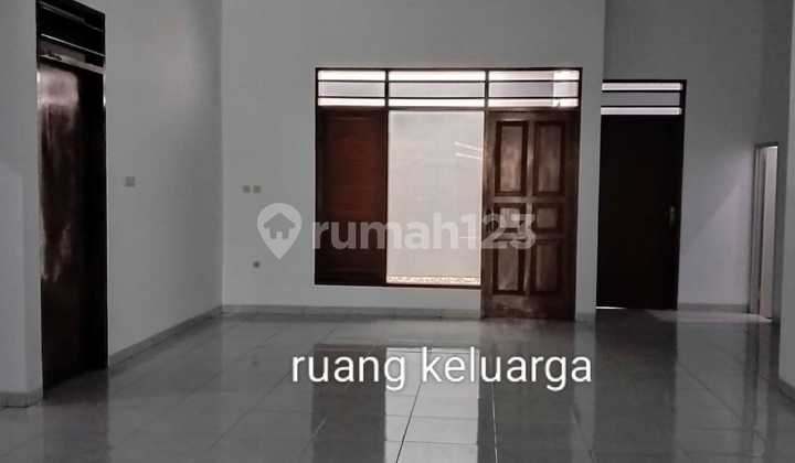 Disewakan Rumah Taman Kencana Posisi Bagus Boulevard Bisa Usaha
