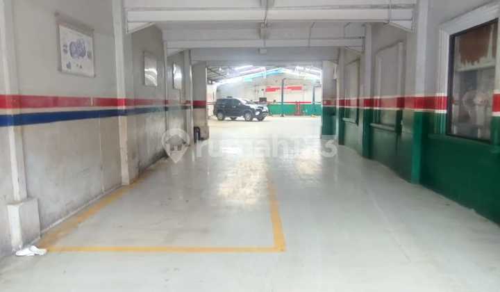 Busy Workshop Still Operating in Strategic Area on Jl Raya Binong