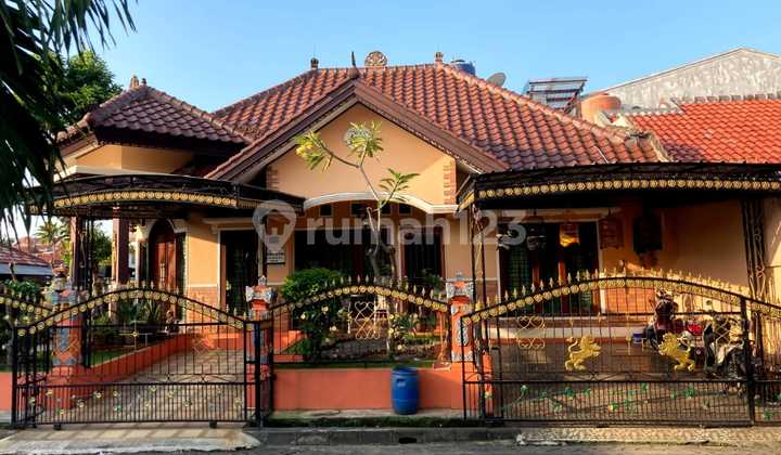 Hitung Tanah Saja Rumah Cantik Posisi Hook di Palem Semi Karawaci