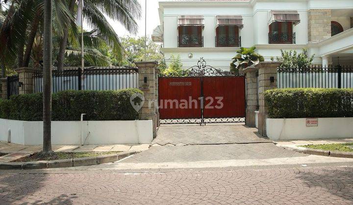 Rumah Style Vintage 2Lt Siap Huni Strategis Menteng Jakarta Pusat 1