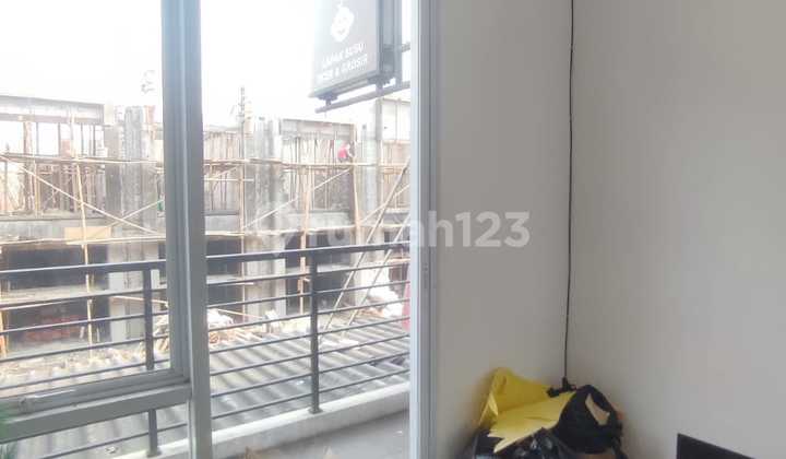 Nice 2-Story Ready-to-Use Ruko in Neat Condition, Green Aryana Ruko Karawaci 2