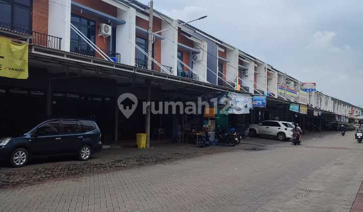 Nice 2-Story Shop House Strategically Located by the Road, Flora Aryana Shop Houses Karawaci 2