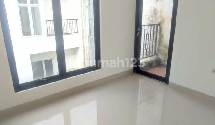 Flora Aryana Shop House 2 Floors Strategic Ready to Use in Busy Karawaci Area 2