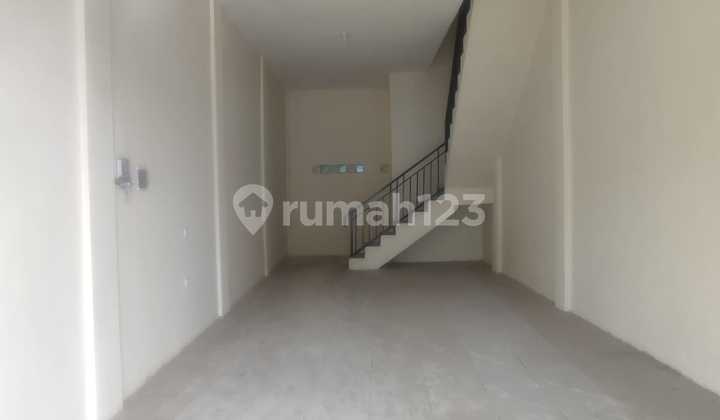 Nice New Ruko Ready to Use, Strategic Location in Binong Raya 1